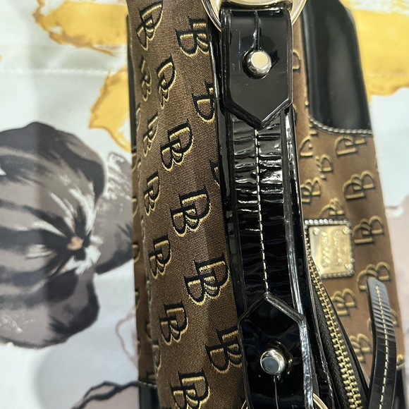 DOONEY & BOURKE Logo Monogramed Zippered Shoulder Bag - Picture 14 of 15